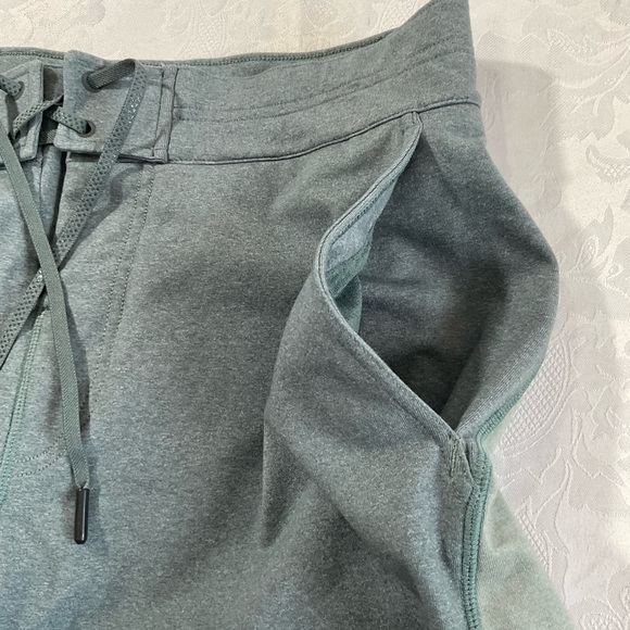 Lululemon Men’s Shorts W Liner Size Medium Sage Green Drawstring Front Yoga Wear - Picture 4 of 8